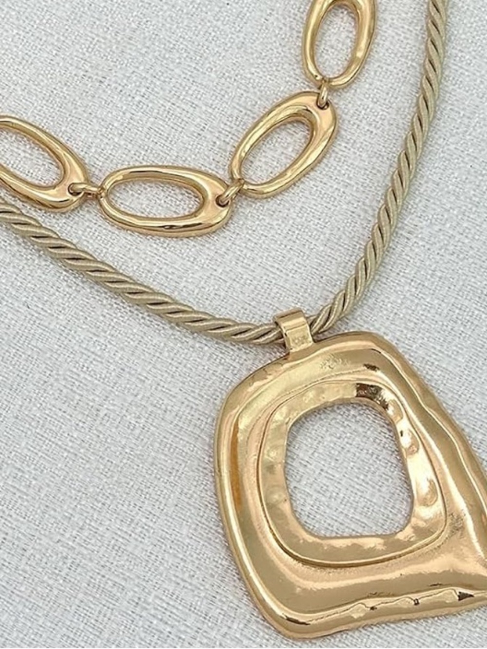Anthropologie Gold Layered Oval Link Necklace with Sculpted Pendant - Picture 2 of 7
